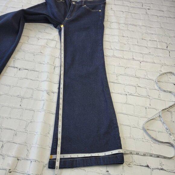 Gap Woman’s dark blue authentic flare jeans size 29 Short - Picture 3 of 12